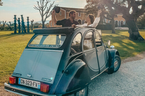 Balade et visite d'un domaine viticole en 2CV ou Méhari avec chauffeur