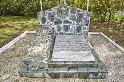 Stèle commémorative  de la Croix Valmer - Square du Souvenir