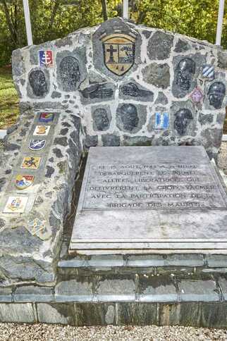 Stèle commémorative  de la Croix Valmer - Square du Souvenir